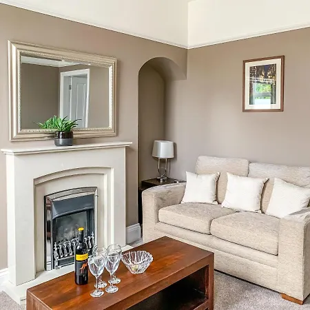 Cedar House - Quaint Victorian With Free Parking *