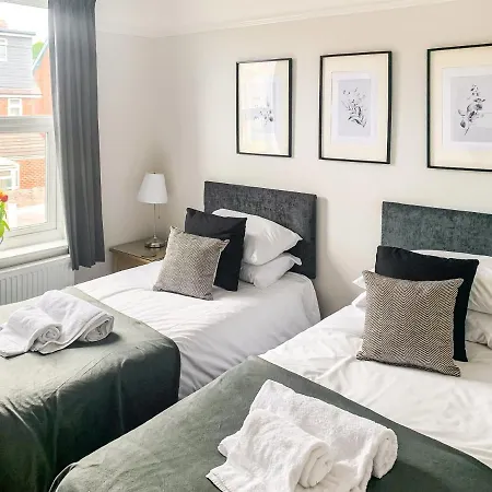 Apartman Cedar House - Quaint Victorian With Free Parking York