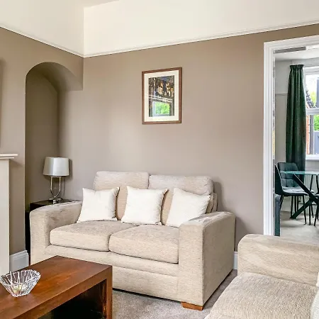 Cedar House - Quaint Victorian With Free Parking