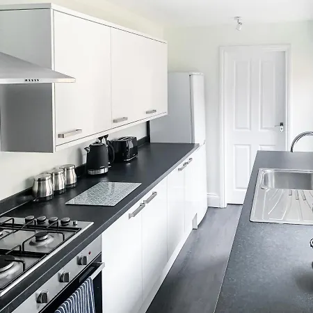 Cedar House - Quaint Victorian With Free Parking *