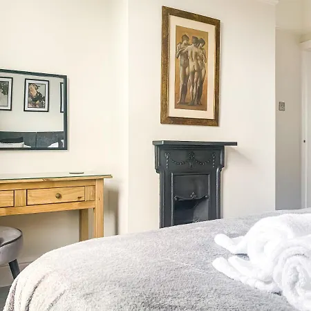 Apartman Cedar House - Quaint Victorian With Free Parking