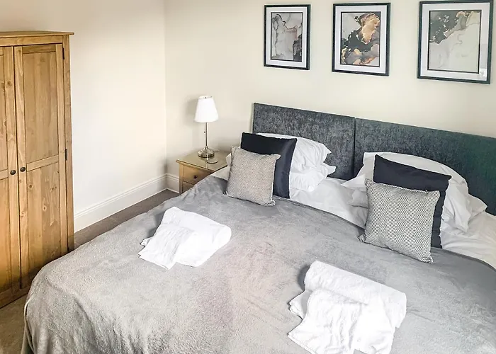 Cedar House - Quaint Victorian With Free Parking *