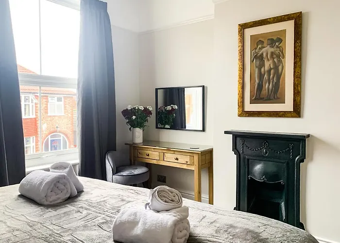 Cedar House - Quaint Victorian With Free Parking