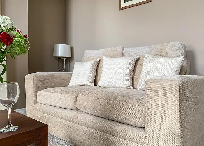 Cedar House - Quaint Victorian With Free Parking *