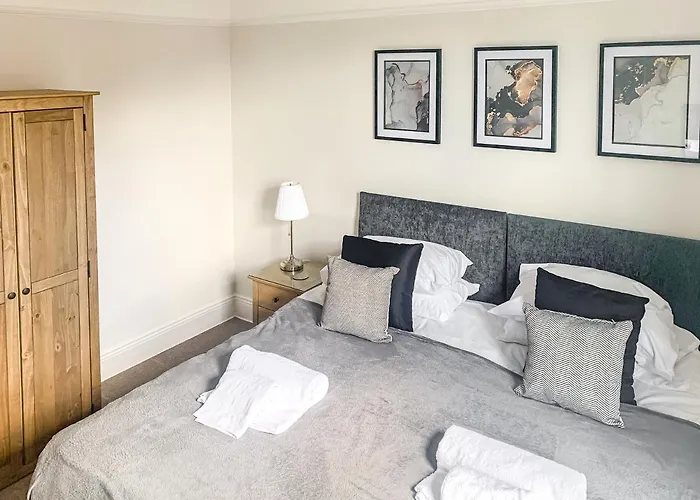 Cedar House - Quaint Victorian With Free Parking Apartament *