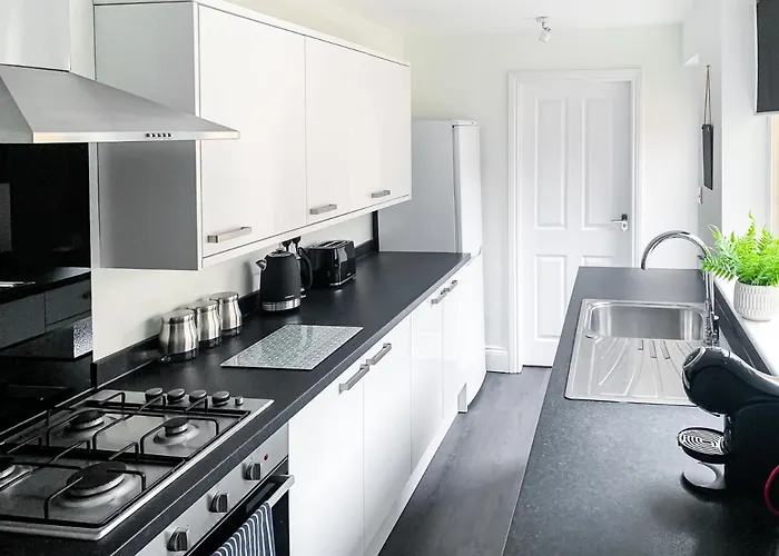 Cedar House - Quaint Victorian With Free Parking *