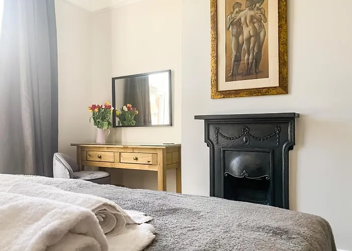 Cedar House - Quaint Victorian With Free Parking Apartament *