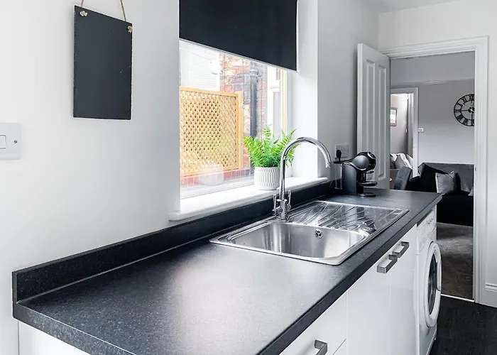 Cedar House - Quaint Victorian With Free Parking *