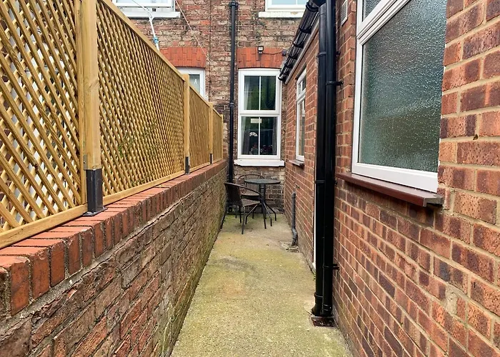 Cedar House - Quaint Victorian With Free Parking *