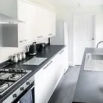 Cedar House - Quaint Victorian With Free Parking شقة