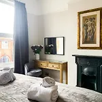 Cedar House - Quaint Victorian With Free Parking