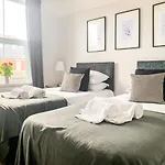 Cedar House - Quaint Victorian With Free Parking شقة *