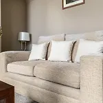 Cedar House - Quaint Victorian With Free Parking *