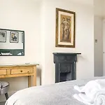 Cedar House - Quaint Victorian With Free Parking شقة يورك