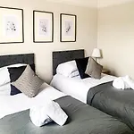Cedar House - Quaint Victorian With Free Parking شقة يورك