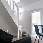 Cedar House - Quaint Victorian With Free Parking شقة