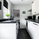 Cedar House - Quaint Victorian With Free Parking شقة