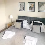 Cedar House - Quaint Victorian With Free Parking شقة *