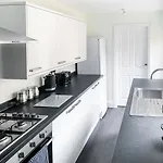 Cedar House - Quaint Victorian With Free Parking *