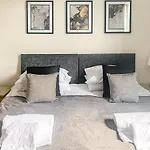 Cedar House - Quaint Victorian With Free Parking شقة يورك
