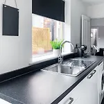 Cedar House - Quaint Victorian With Free Parking *