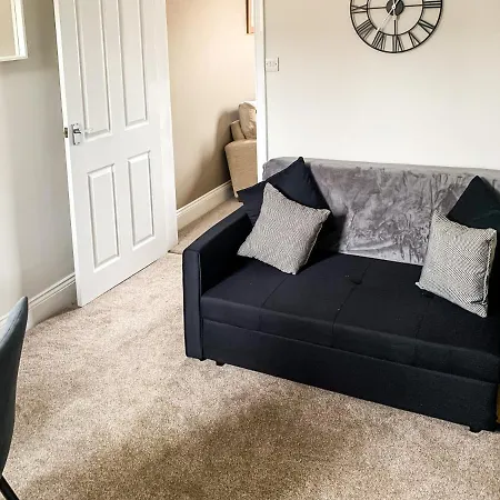 Cedar House - Quaint Victorian With Free Parking Apartment *