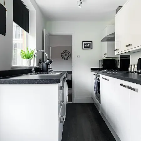 Cedar House - Quaint Victorian With Free Parking Apartment