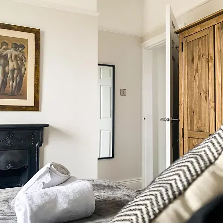 Apartment Cedar House - Quaint Victorian With Free Parking